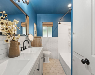 25202 Atwood Boulevard - Photo Thumbnail 9