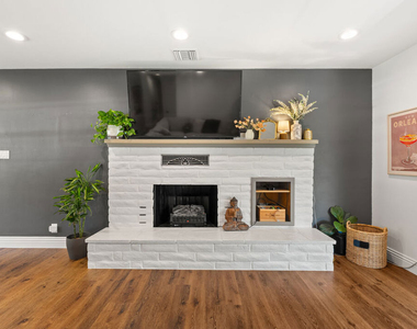 25202 Atwood Boulevard - Photo Thumbnail 4