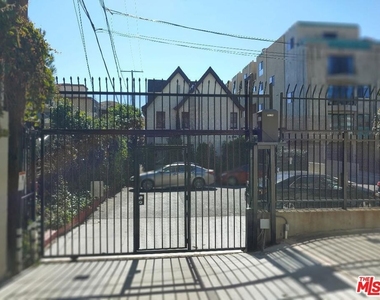 5419 Harold Way - Photo Thumbnail 36