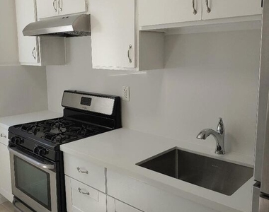 5419 Harold Way - Photo Thumbnail 3