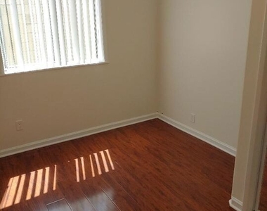 5419 Harold Way - Photo Thumbnail 25