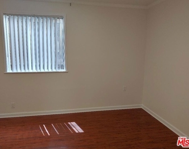 5419 Harold Way - Photo Thumbnail 14