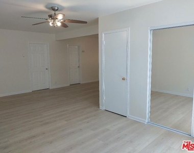 5419 Harold Way - Photo Thumbnail 8