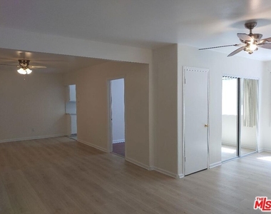5419 Harold Way - Photo Thumbnail 6