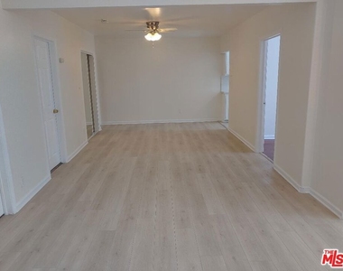 5419 Harold Way - Photo Thumbnail 5