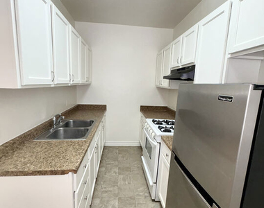 439 N Van Ness Avenue - Photo Thumbnail 4