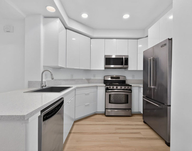 360 W Avenue 26 - Photo Thumbnail 8