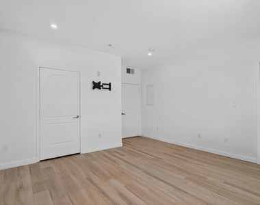 360 W Avenue 26 - Photo Thumbnail 28