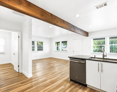 2117 Duane Street - Photo Thumbnail 2