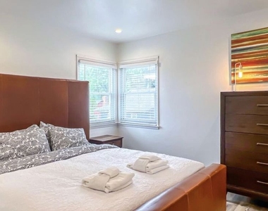 2117 Duane Street - Photo Thumbnail 15