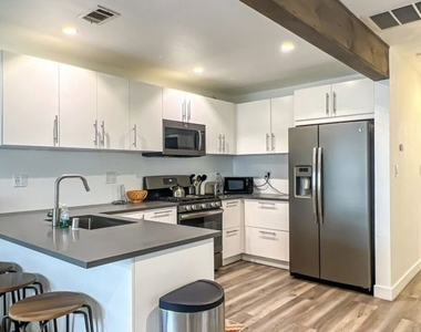 2117 Duane Street - Photo Thumbnail 6