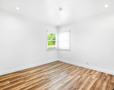 2117 Duane Street - Photo Thumbnail 38