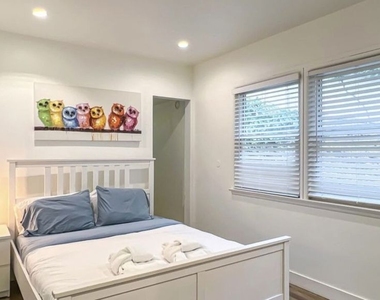 2117 Duane Street - Photo Thumbnail 18