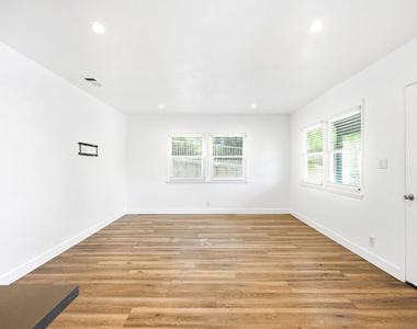 2117 Duane Street - Photo Thumbnail 29