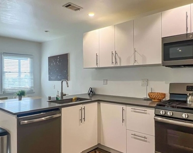 2117 Duane Street - Photo Thumbnail 7