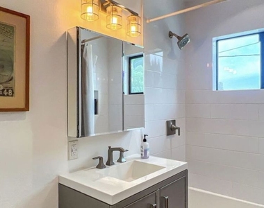 2117 Duane Street - Photo Thumbnail 16