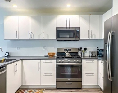 2117 Duane Street - Photo Thumbnail 6