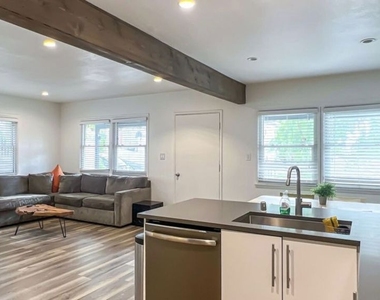 2117 Duane Street - Photo Thumbnail 8