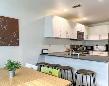 2117 Duane Street - Photo Thumbnail 1