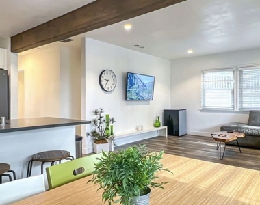 2117 Duane Street - Photo Thumbnail 3