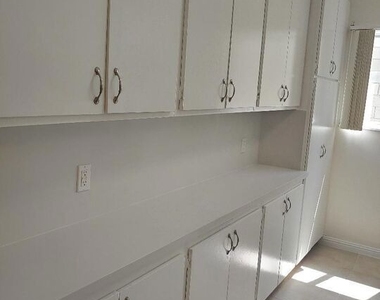 5419 Harold Way - Photo Thumbnail 2
