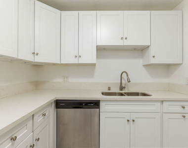 912 Hilldale Avenue - Photo Thumbnail 9