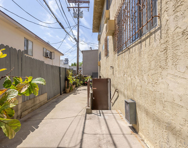 912 Hilldale Avenue - Photo Thumbnail 14