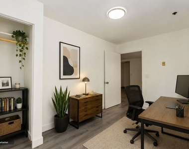 912 Hilldale Avenue - Photo Thumbnail 7
