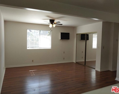 5419 Harold Way - Photo Thumbnail 8