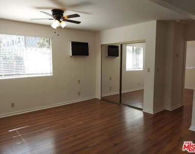 5419 Harold Way - Photo Thumbnail 11