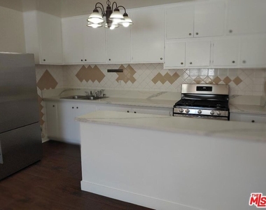 5419 Harold Way - Photo Thumbnail 7