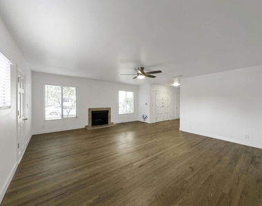 820 Pier Avenue - Photo Thumbnail 2