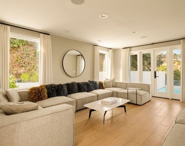 9105 Cordell Drive - Photo Thumbnail 8