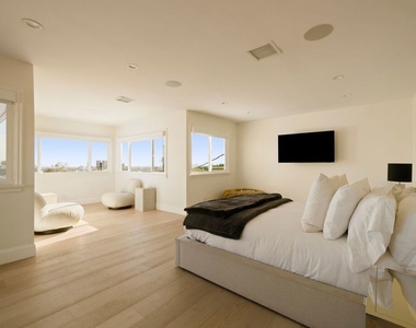 9105 Cordell Drive - Photo Thumbnail 18