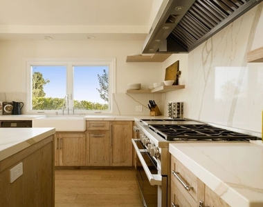 9105 Cordell Drive - Photo Thumbnail 5