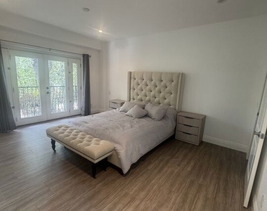 1020 Moraga Drive - Photo Thumbnail 11