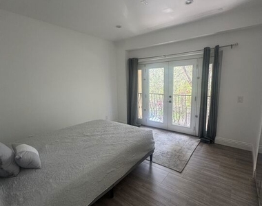 1020 Moraga Drive - Photo Thumbnail 10