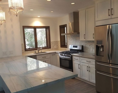 1020 Moraga Drive - Photo Thumbnail 3
