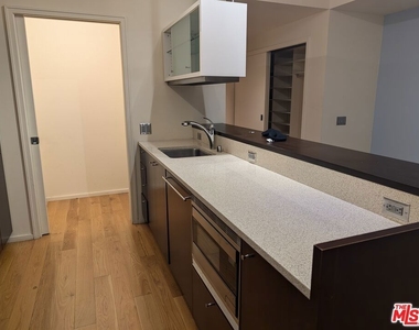 1155 S Grand Avenue - Photo Thumbnail 9