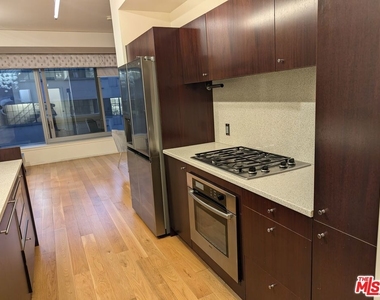 1155 S Grand Avenue - Photo Thumbnail 8