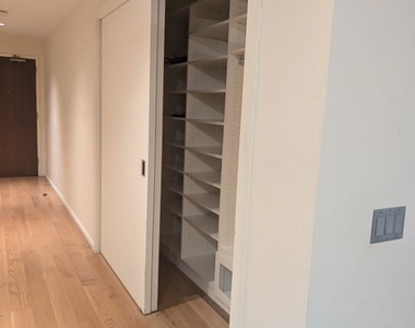 1155 S Grand Avenue - Photo Thumbnail 17