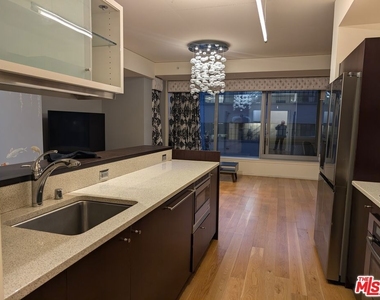 1155 S Grand Avenue - Photo Thumbnail 10
