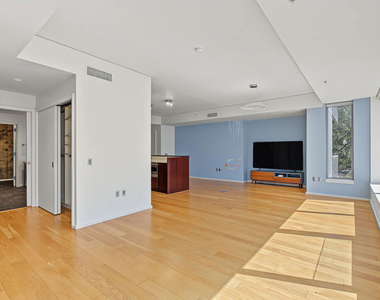 1155 S Grand Avenue - Photo Thumbnail 5