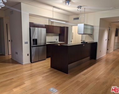 1155 S Grand Avenue - Photo Thumbnail 6