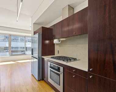 1155 S Grand Avenue - Photo Thumbnail 12