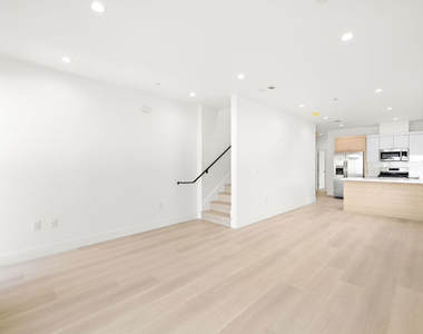 5651 Case Ave - Photo Thumbnail 3