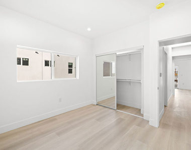 5651 Case Ave - Photo Thumbnail 11