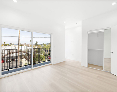5651 Case Ave - Photo Thumbnail 12