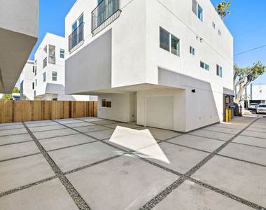 5651 Case Ave - Photo Thumbnail 14