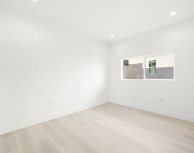 5651 Case Ave - Photo Thumbnail 7